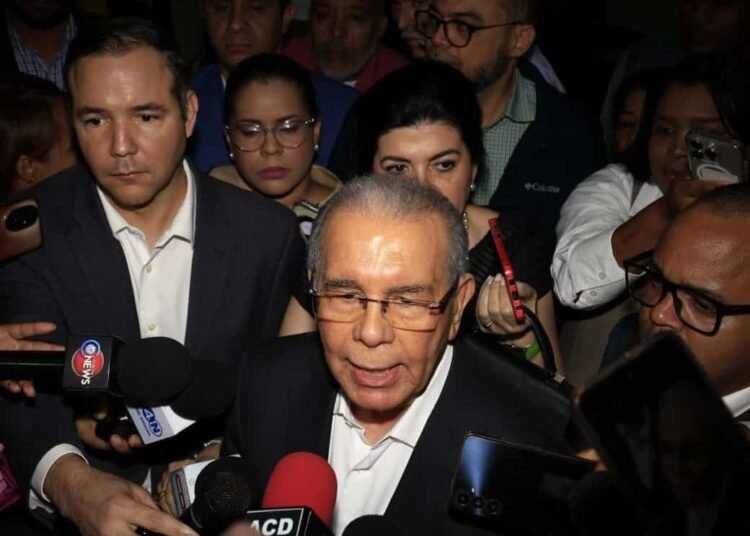 Danilo Medina arremete contra el Gobierno y denuncia falta de plan ante la crisis