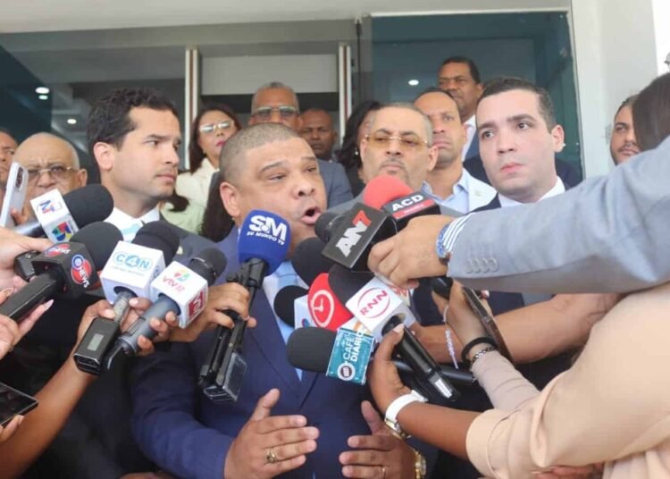 Batalla legal por tu sueldo: Oposición demanda la indexación salarial ante el Tribunal Constitucional