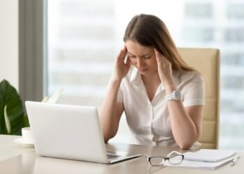 El trauma invisible de los corresponsales de guerra: la crisis de salud mental que los medios ignoran