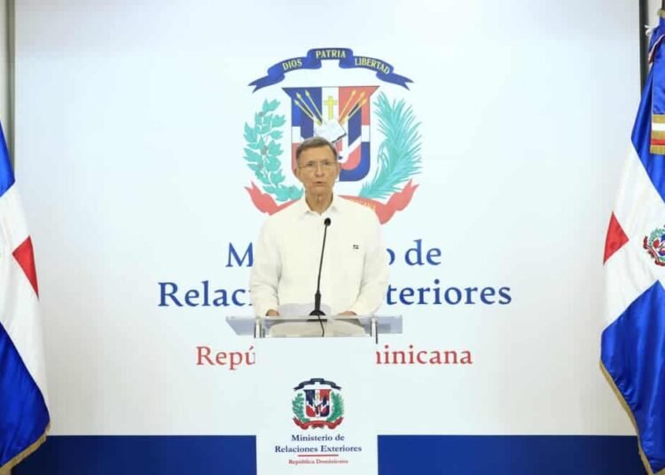 Gobierno centraliza recaudaciones en consulados: esta es la medida que cambia los trámites en el exterior