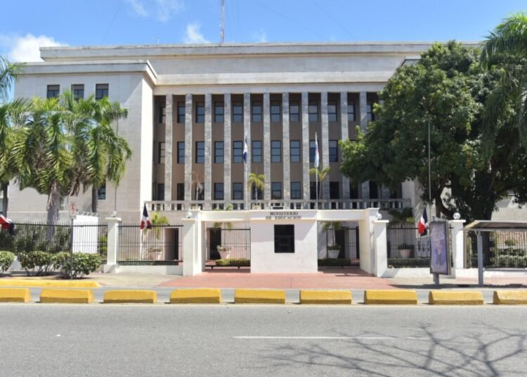 Educación extiende la suspensión de clases en provincias bajo alerta amarilla por seguridad