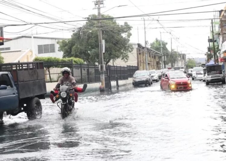 Indomet eleva alertas por riesgo inminente de inundaciones y granizadas en el país