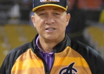 Santiago rinde un histórico homenaje a las leyendas Julián Tavárez y Bartolo Colón