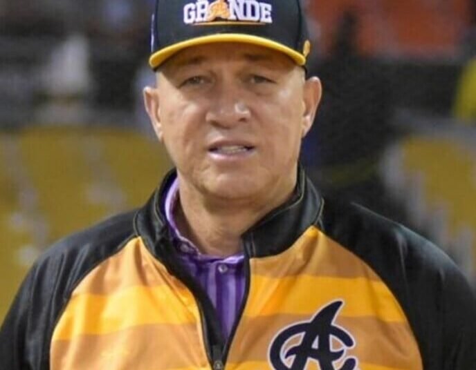 Santiago rinde un histórico homenaje a las leyendas Julián Tavárez y Bartolo Colón