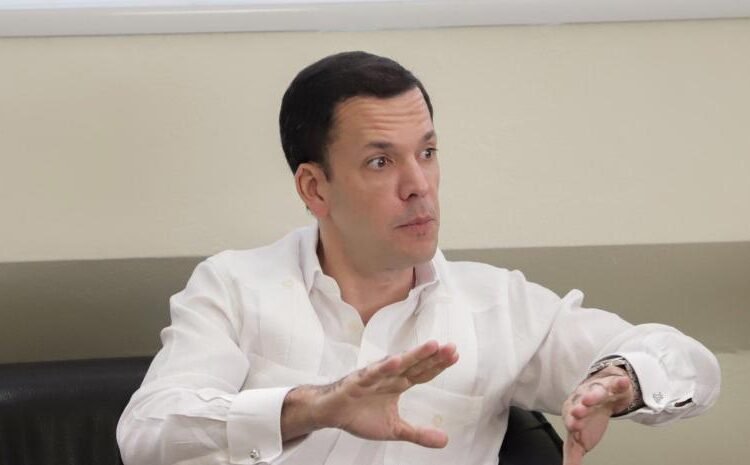 Revelan chats comprometedores entre Hugo Beras y Jochi Gómez sobre el control de adjudicaciones