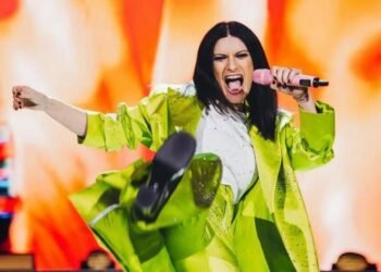 El inesperado enojo de Laura Pausini en Santiago que revoluciona las redes sociales