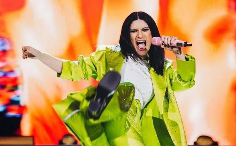 El inesperado enojo de Laura Pausini en Santiago que revoluciona las redes sociales