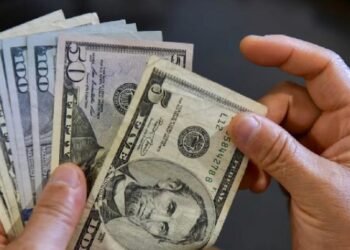 El dólar se mantiene estable por debajo de los RD$60 y el Gobierno celebra el logro económico