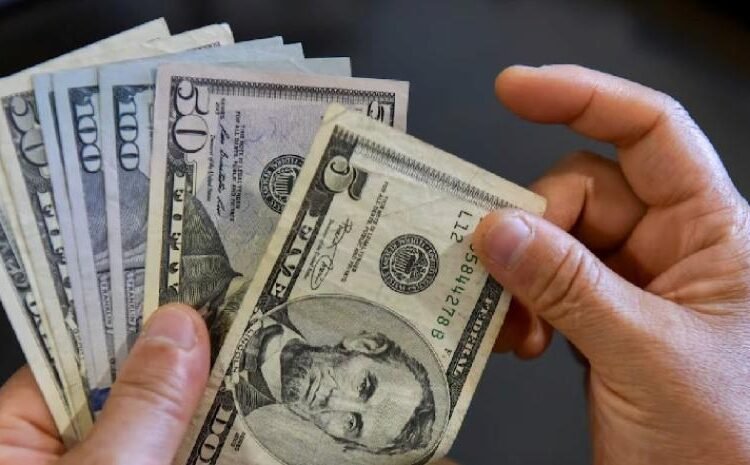 El dólar se mantiene estable por debajo de los RD$60 y el Gobierno celebra el logro económico