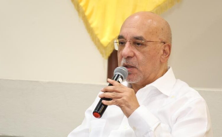 Reconocimiento a Aníbal de Castro: Santiago celebra el merecido premio al destacado periodista