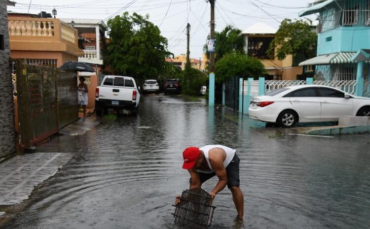 Lunes bajo alerta: aguaceros intensos y oleaje peligroso en la costa