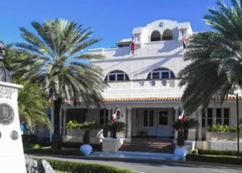 Cómo es el proceso del MIREX para repatriar dominicanos desde el exterior