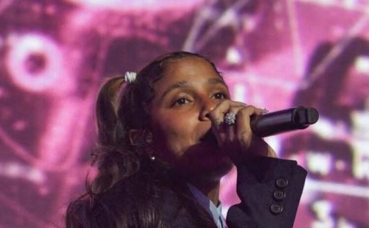 Tokischa desata el caos tras posar semidesnuda en una iglesia de España