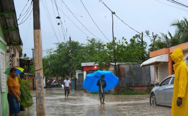El COE coloca al Gran Santo Domingo y 12 provincias en alerta amarilla ante posibles inundaciones