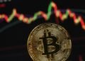 Bitcoin se dispara ante el conflicto en Irán mientras el oro y la plata se desploman