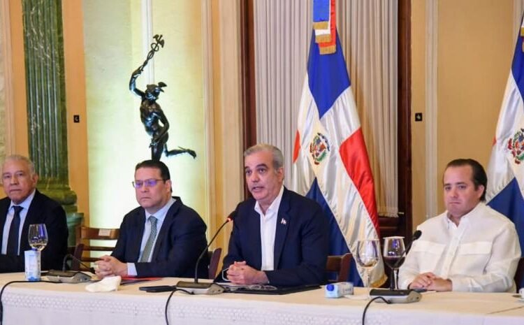 Gobierno ignora a empresarios y mantiene en secreto su plan para enfrentar la crisis