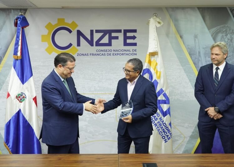 Designan al nuevo director del Consejo Nacional de Zonas Francas