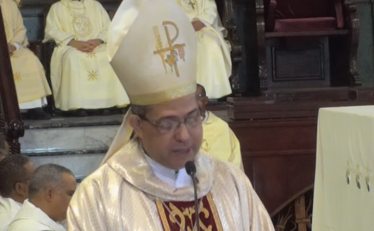 Monseñor Morel Diplán urge a los sacerdotes a convertir la Iglesia en un refugio de sanidad y esperanza