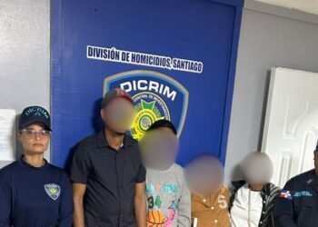 Localizan sana y salva a adolescente reportada como desaparecida en Santiago