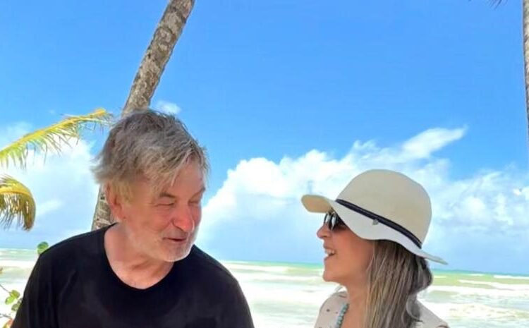 Alec Baldwin celebra 68 años y Semana Santa en familia desde Samaná