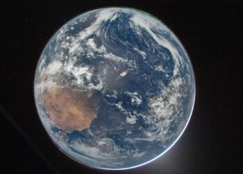 Primeras imágenes desde la nave Orion: así se ve la Luna en su histórico viaje espacial