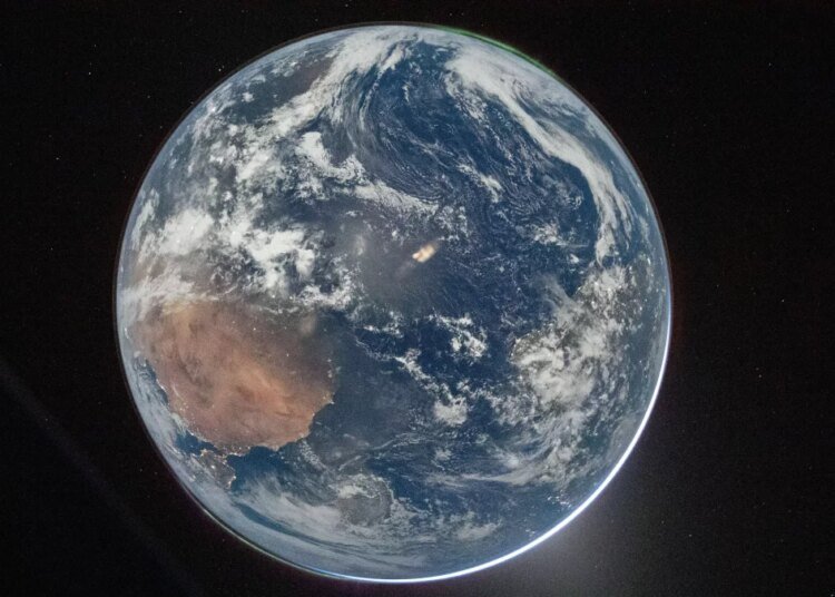 Primeras imágenes desde la nave Orion: así se ve la Luna en su histórico viaje espacial