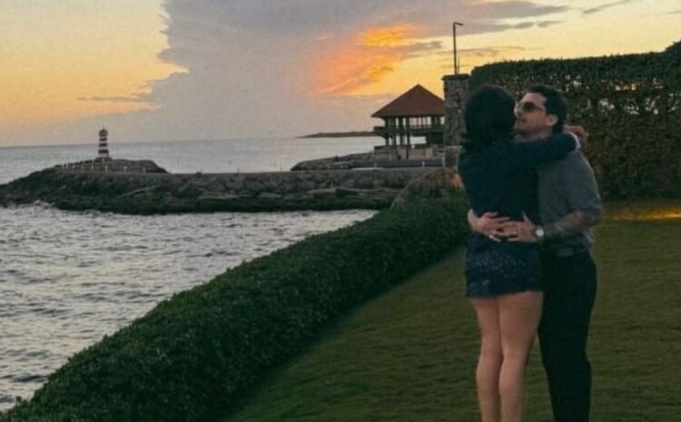 Ángela Aguilar y Christian Nodal aterrizan en La Romana para su esperado concierto en Altos de Chavón