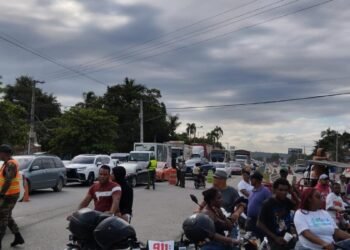 Caos vial en La Vega: DIGESETT bloquea el cruce de Las Maras y así afecta el tránsito