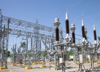 Caos en Santo Domingo Este: más de 30 sectores permanecen a oscuras por avería masiva