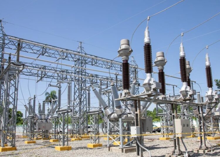 Caos en Santo Domingo Este: más de 30 sectores permanecen a oscuras por avería masiva