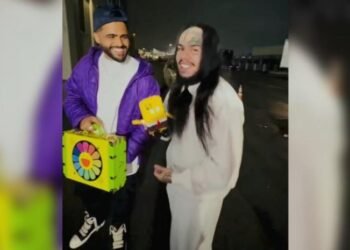 Tekashi 69 queda en libertad y causa revuelo al mostrar un autógrafo de Nicolás Maduro