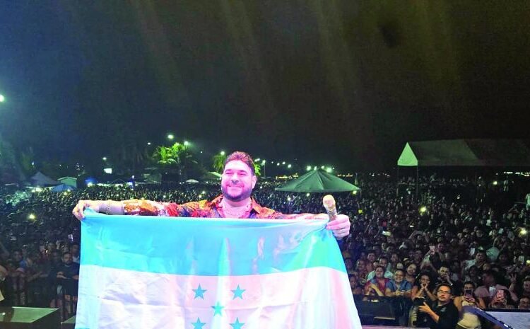 El Chaval de la Bachata desata un tsunami de amargue ante una multitud histórica en Honduras