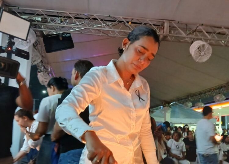 Emotiva vigilia en Jet Set: encienden velas en medio de un profundo dolor