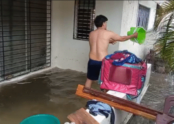Vivienda en el Ensanche Quisqueya se inunda cada vez que llueve: el drama de un joven atrapado en el agua