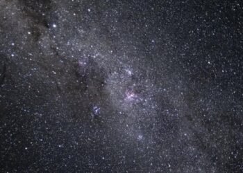 La impresionante foto de la Vía Láctea captada por Artemis II tras dejar la Luna que está dando la vuelta al mundo