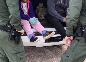 Indignación en EE. UU.: Niña migrante de 3 años fue víctima de abuso sexual bajo custodia federal