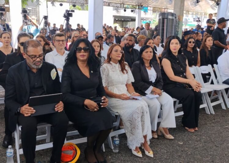 Emotivo homenaje: Familiares de Rubby Pérez brillan en los actos conmemorativos de Jet Set