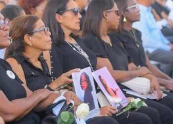 Emotivo homenaje a las víctimas del Jet Set: así las recordaron entre abrazos y fotografías