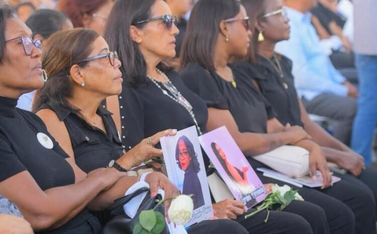 Emotivo homenaje a las víctimas del Jet Set: así las recordaron entre abrazos y fotografías