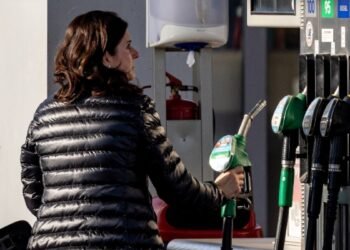 El petróleo de Texas se dispara y supera la barrera de los 97 dólares por barril