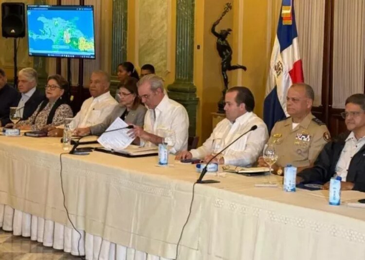 Luis Abinader convoca reunión de emergencia en Palacio ante alerta por lluvias este fin de semana