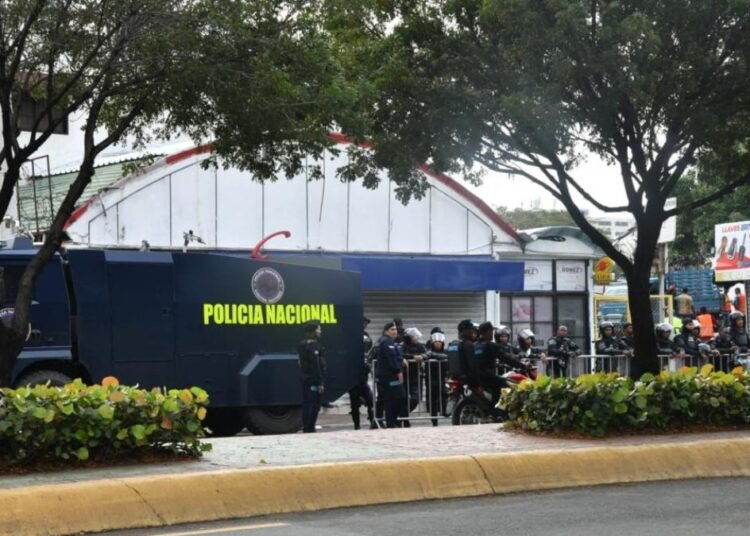 Fuerte despliegue policial mantiene en vilo a la Av Máximo Gómez