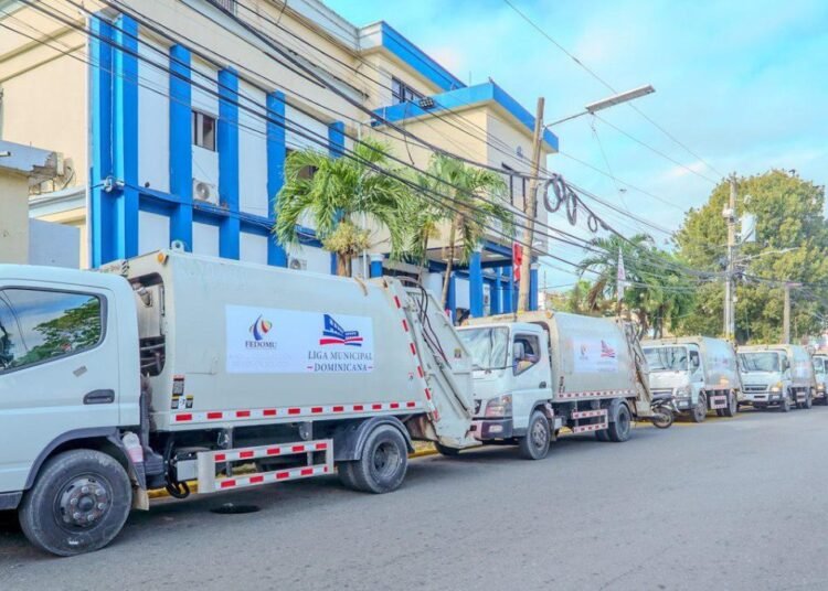 Déficit de camiones compactadores impide una gestión eficiente de residuos sólidos, advierte Víctor D’Aza