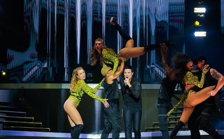 Chayanne conquista Santo Domingo: una noche inolvidable de baile y romance en el Estadio Quisqueya