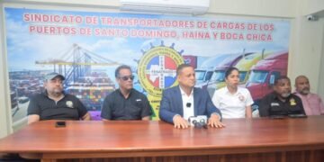 Transportistas frenan alza de tarifas ante la crisis global: el acuerdo que alivia el bolsillo