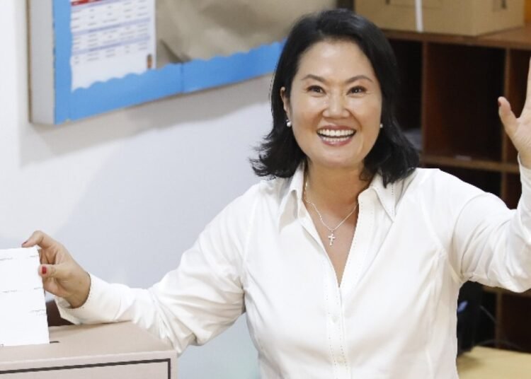 Keiko Fujimori lidera los sondeos a boca de urna en las elecciones de Perú