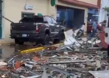 Colapsa estructura en Malecón Center tras el paso de fuertes vientos y lluvias