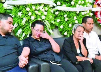 Entre lágrimas y flores blancas: el emotivo último adiós a Carlos Batista Matos en Funeraria Blandino