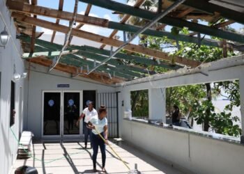 Caos en la capital: ráfaga de viento destructora deja daños materiales masivos