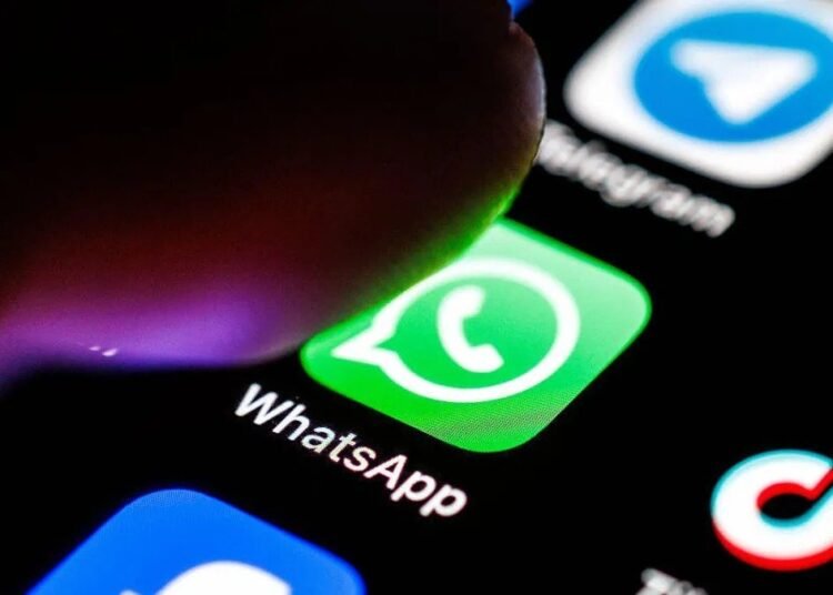 Bruselas contra Meta: la UE exige el fin del cobro a competidores de IA en WhatsApp